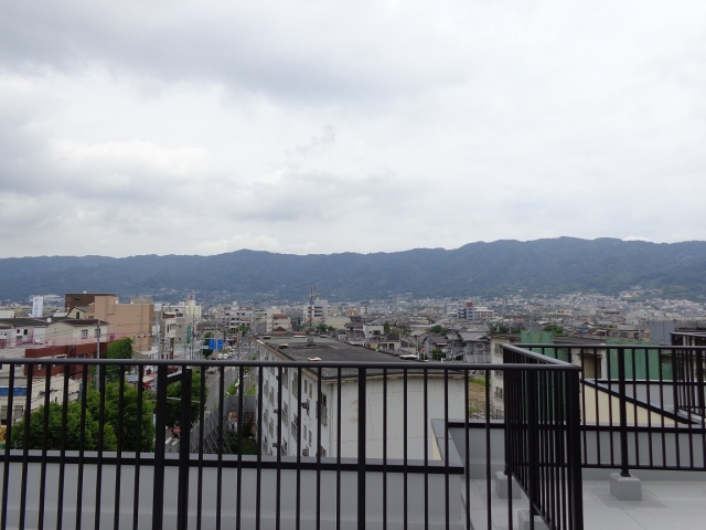 生駒山が一望できる屋上