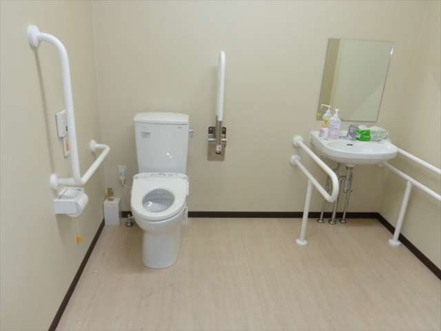 共用車椅子対応トイレ