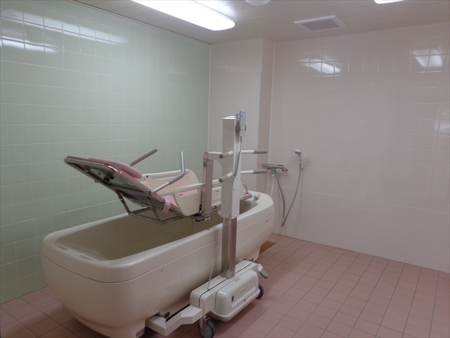 介護浴室（ストレッチャー式機械浴）