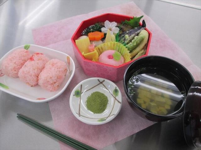 食事例（お花見弁当）